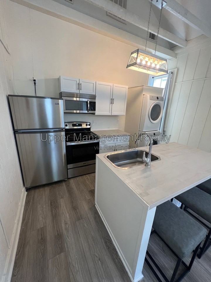 1134 Adams St #1134 - Photo 4 of 9