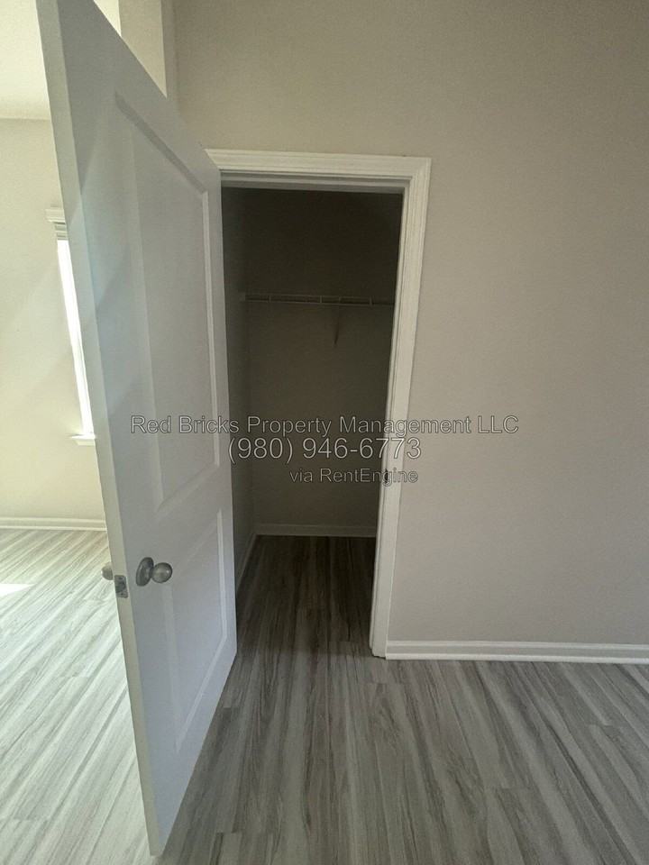 1838 Vanderlyn St - Photo 5 of 42