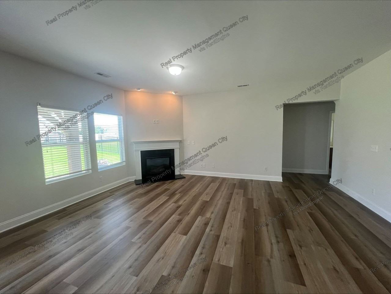 14334 Lunenberg Ln - Photo 4 of 31
