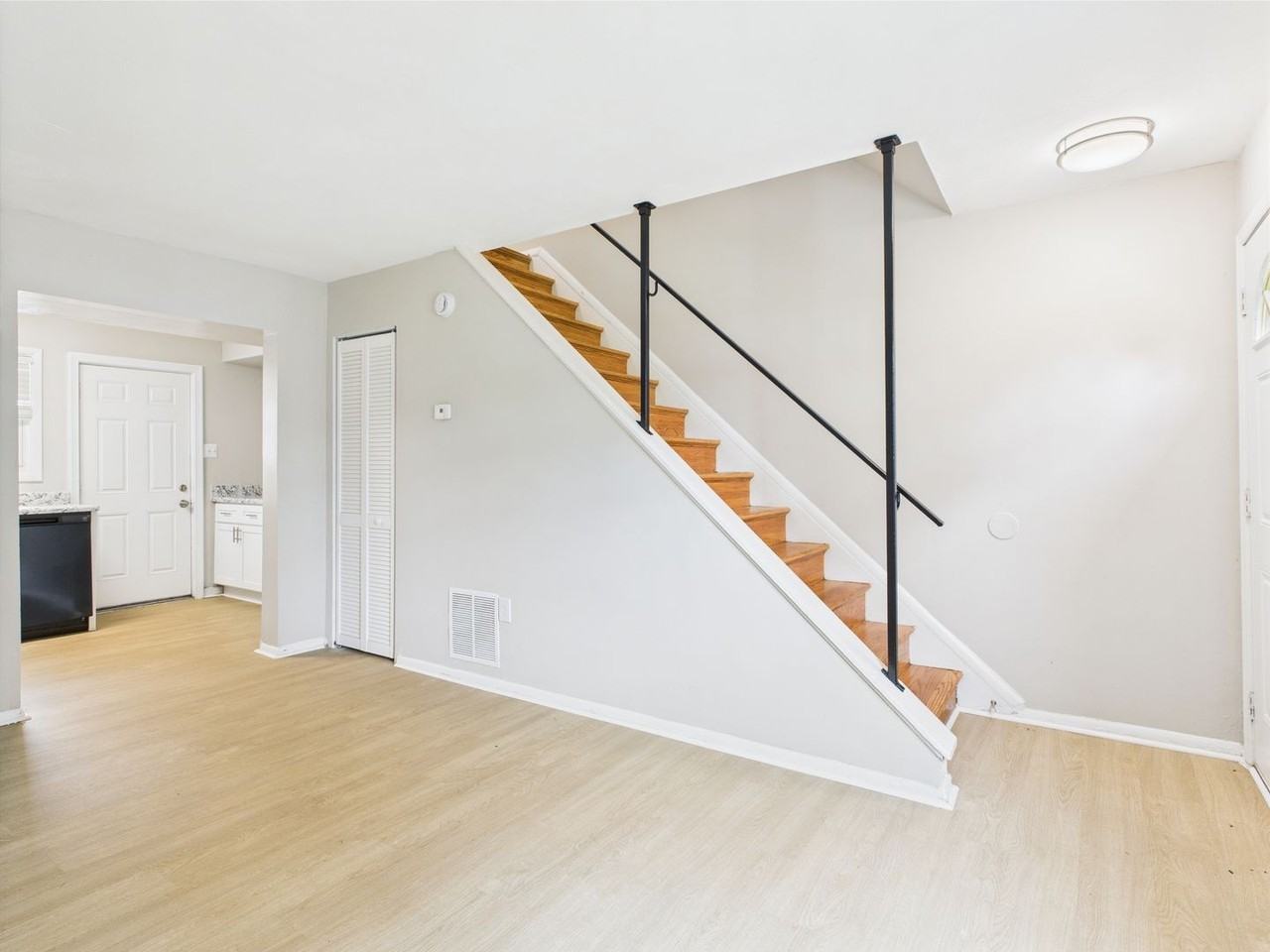 10 W 27th St #K - Photo 4 of 15