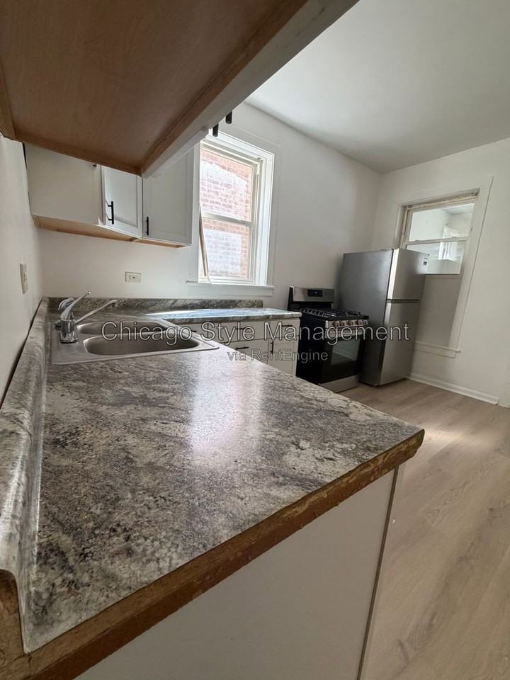 5734 S Loomis Blvd #1 - Photo 3 of 11