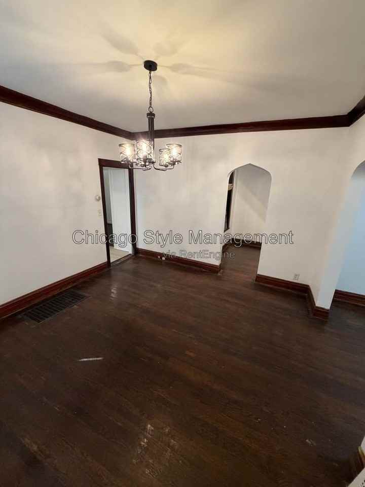 5734 S Loomis Blvd #1 - Photo 5 of 11