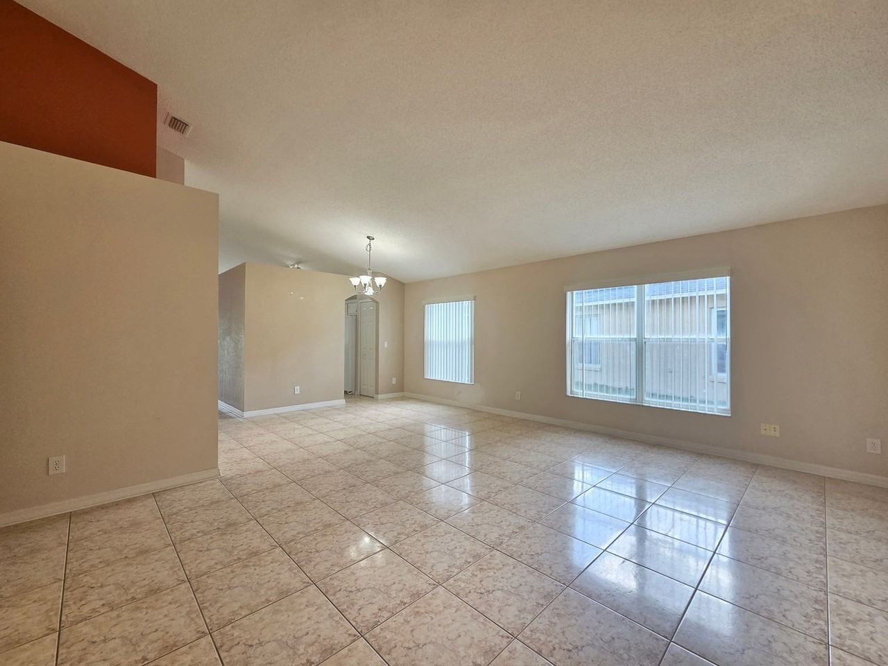 13912 Valleybrooke Ln - Photo 5 of 25