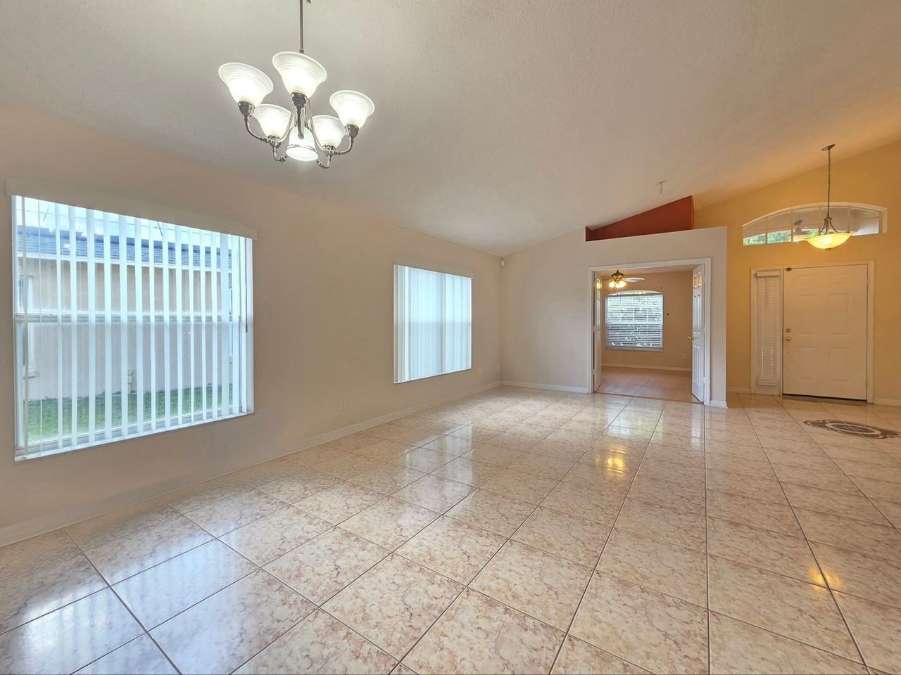 13912 Valleybrooke Ln - Photo 7 of 25