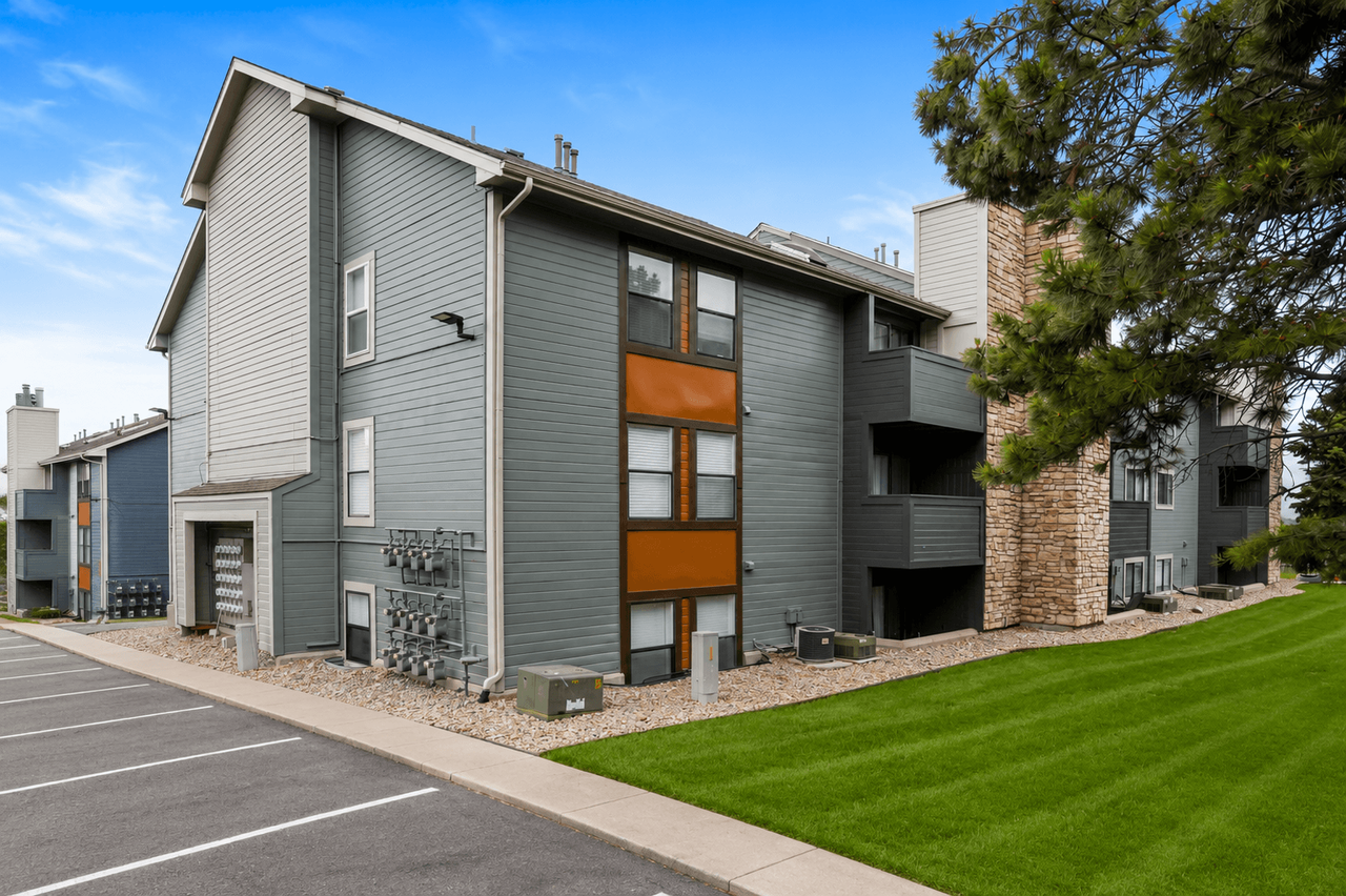 Hilltop View Apartments - Photo 3 of 26