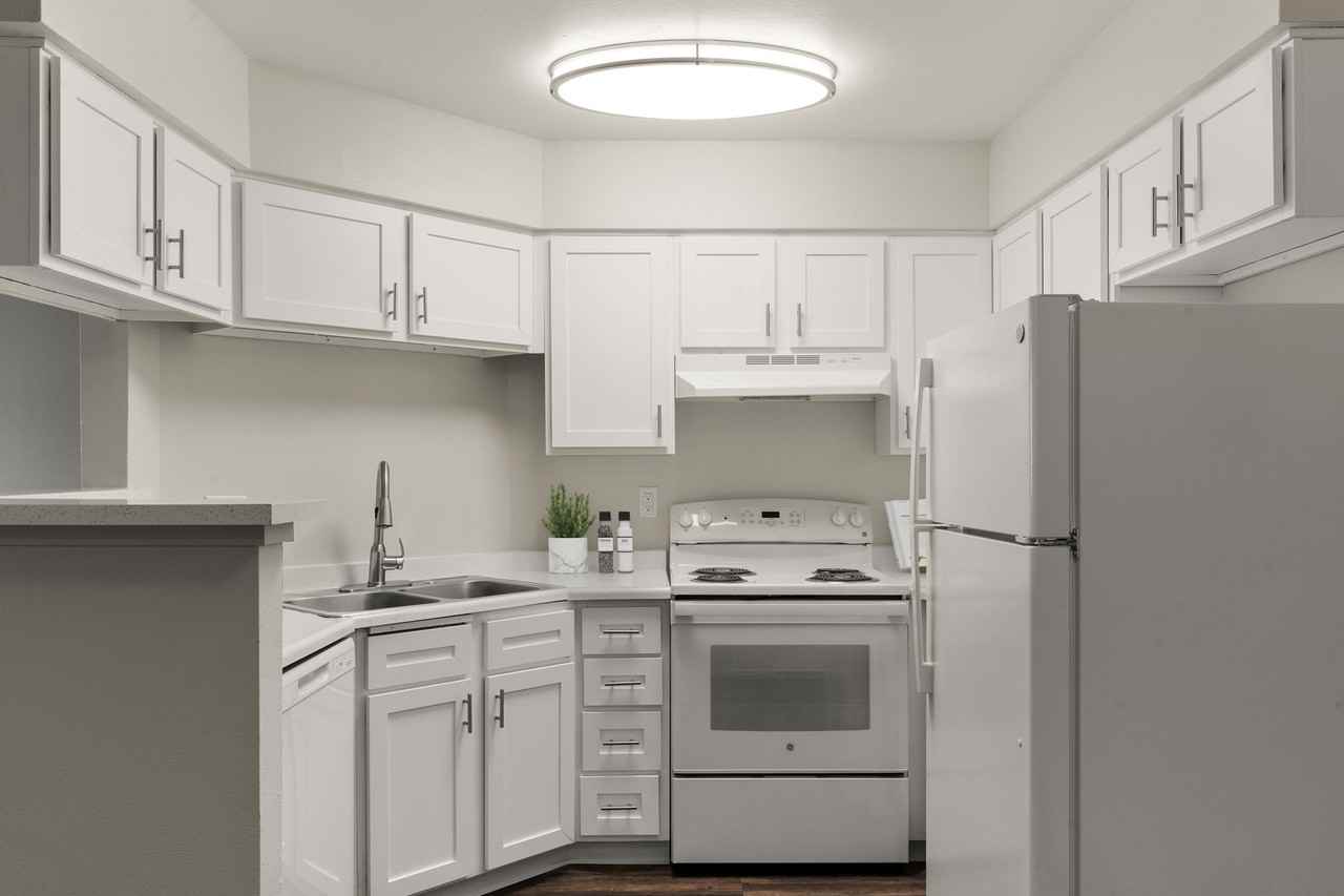 Hilltop View Apartments - Photo 7 of 26