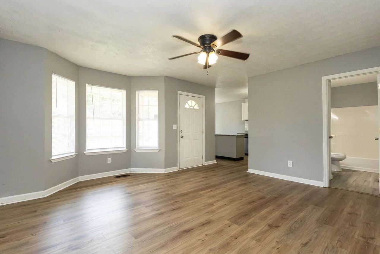 1109 Arcadia Ave - Photo 3 of 18