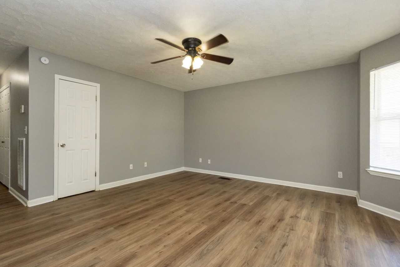 1109 Arcadia Ave - Photo 4 of 18