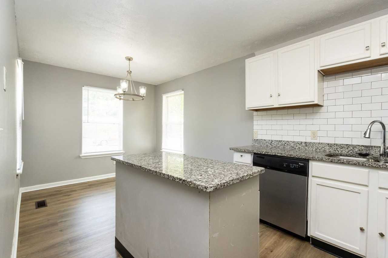 1109 Arcadia Ave - Photo 6 of 18