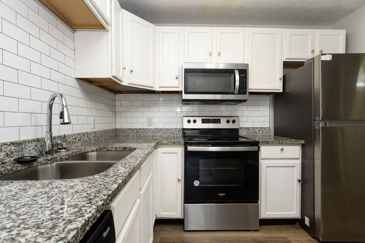 1109 Arcadia Ave - Photo 7 of 18