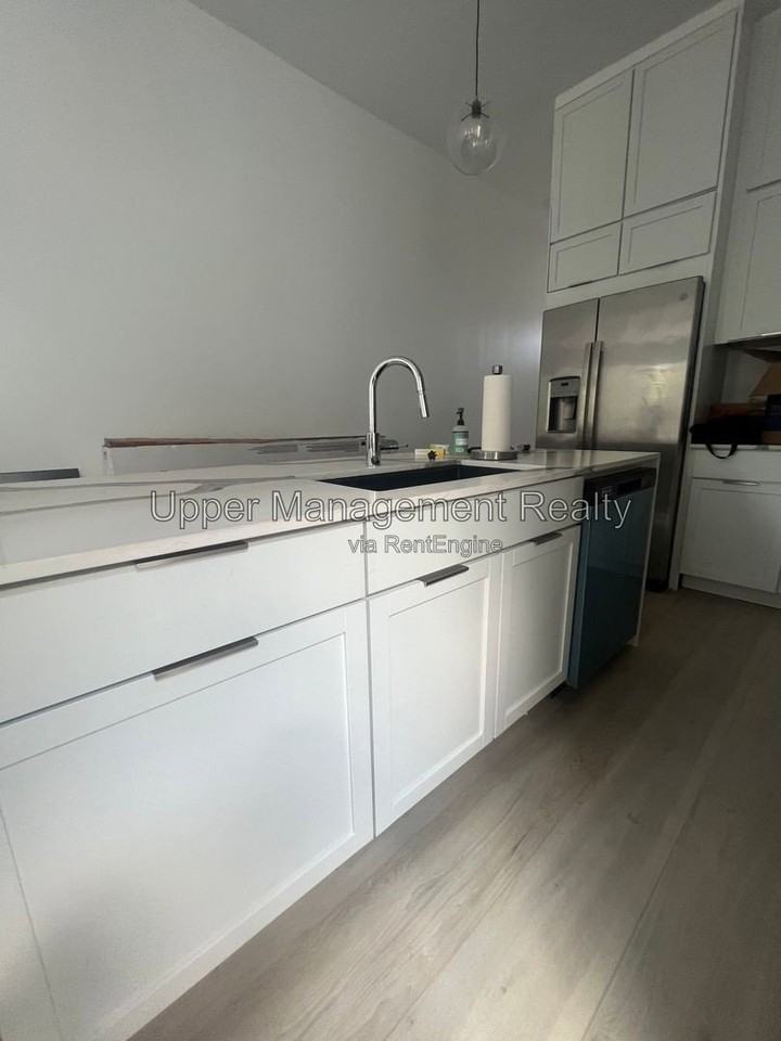 819 Adams St - Photo 3 of 13