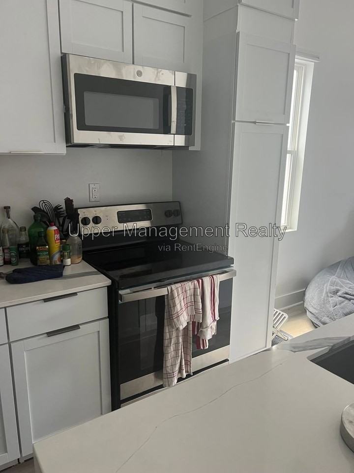 819 Adams St - Photo 4 of 13