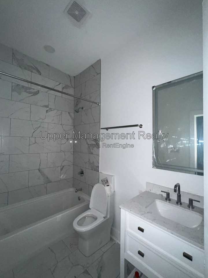 819 Adams St - Photo 5 of 13