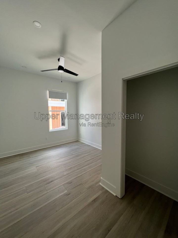 819 Adams St - Photo 6 of 13