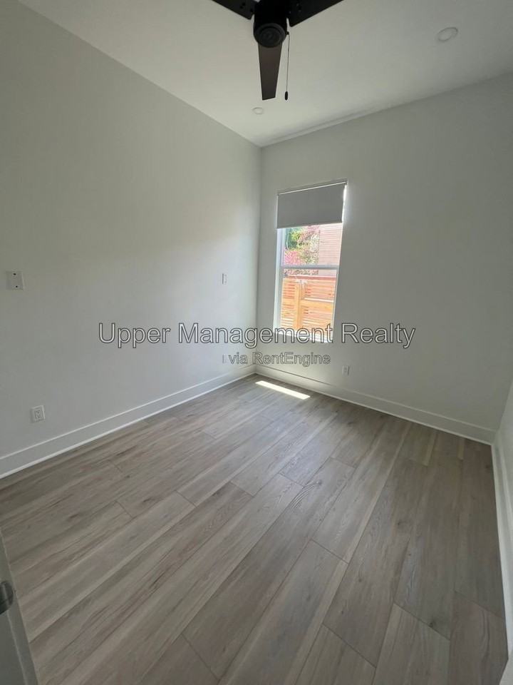 819 Adams St - Photo 7 of 13