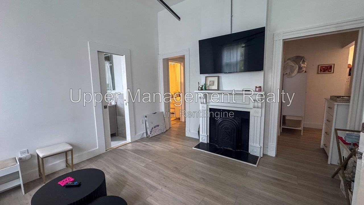 7214 Oak St - Photo 4 of 13