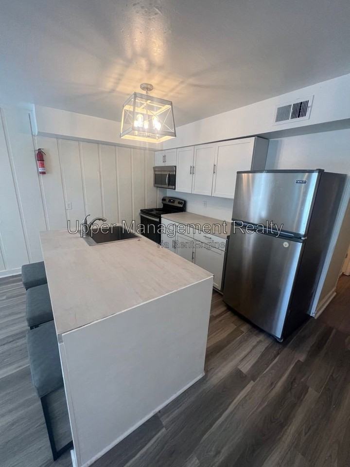 1130 Adams St #1128 - Photo 3 of 15