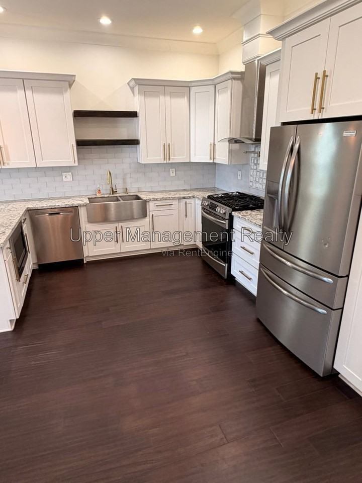 2708 Burns St - Photo 5 of 28