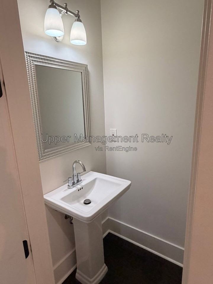2708 Burns St - Photo 7 of 28