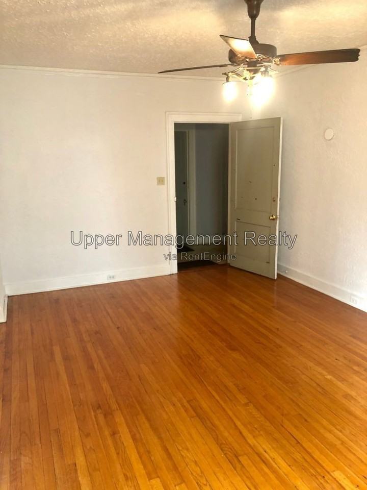1301 Napoleon Ave #J - Photo 4 of 8