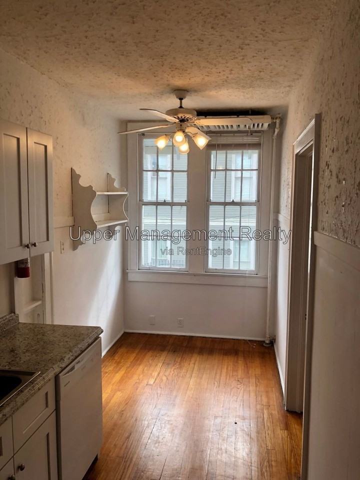 1301 Napoleon Ave #J - Photo 5 of 8