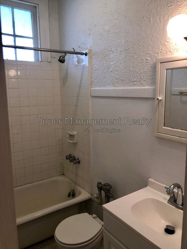 1301 Napoleon Ave #J - Photo 6 of 8