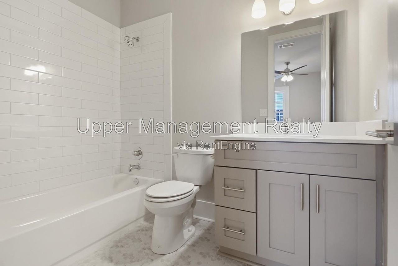 2617 Carondelet St #2619 - Photo 6 of 8