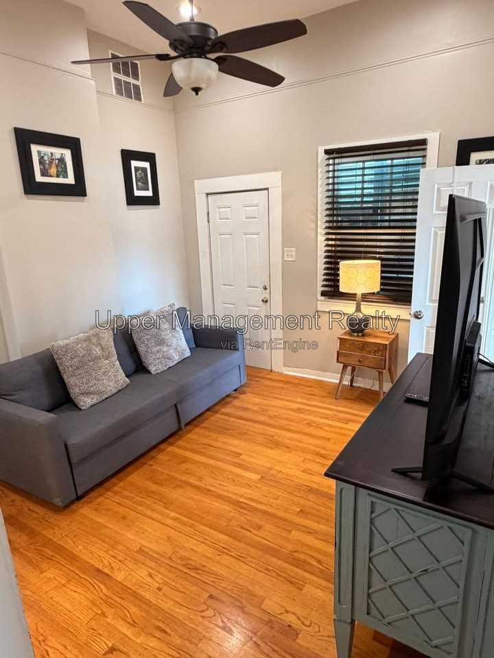3314 Carondelet St #B - Photo 3 of 17