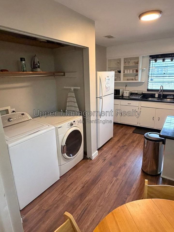 3314 Carondelet St #B - Photo 5 of 17