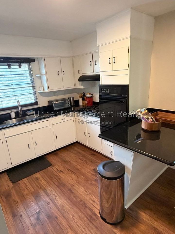 3314 Carondelet St #B - Photo 7 of 17