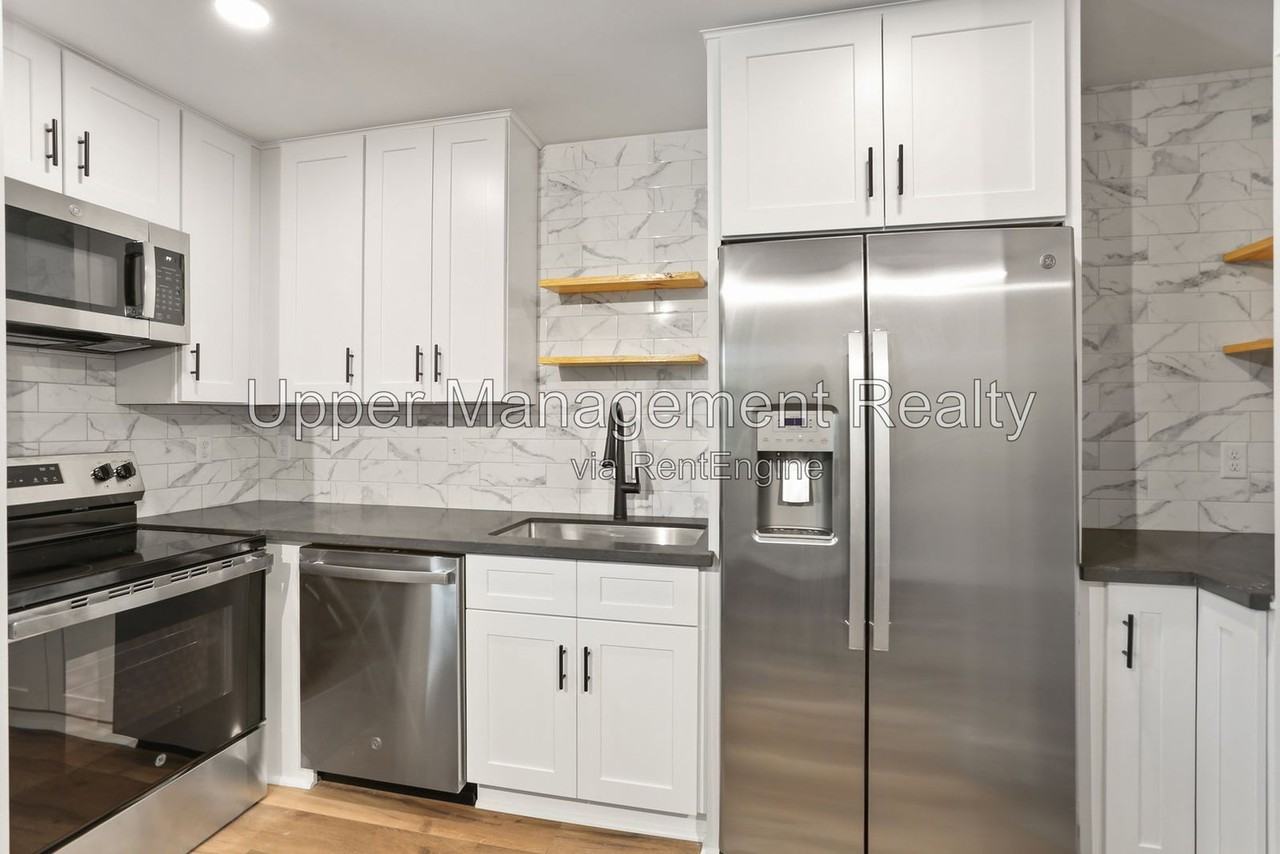 4421 Burgundy St #204 - Photo 4 of 11