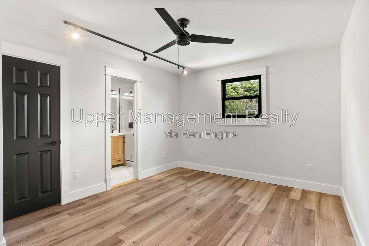 4421 Burgundy St #204 - Photo 6 of 11