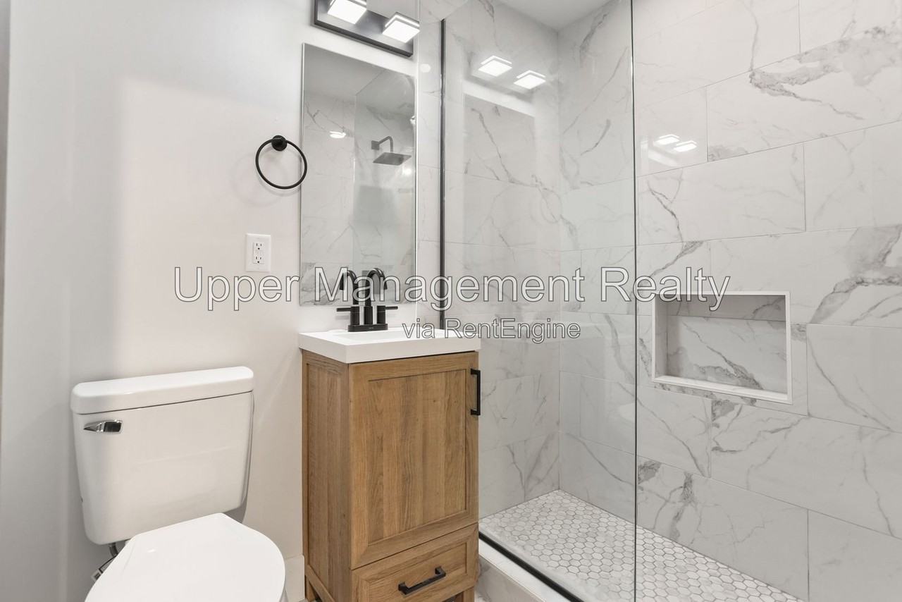 4421 Burgundy St #204 - Photo 7 of 11