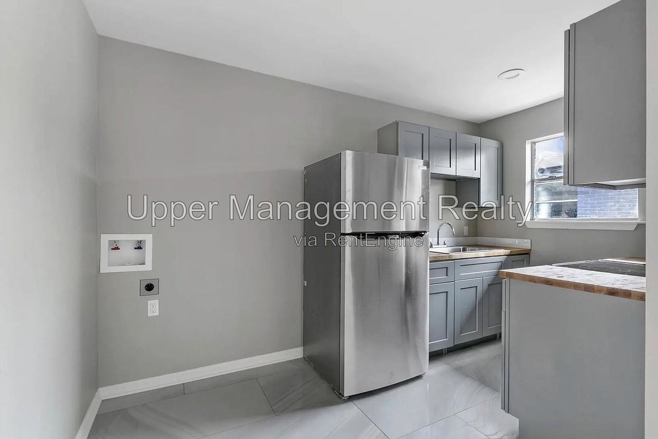 1711 Saint Andrew St #1711-1A - Photo 3 of 10