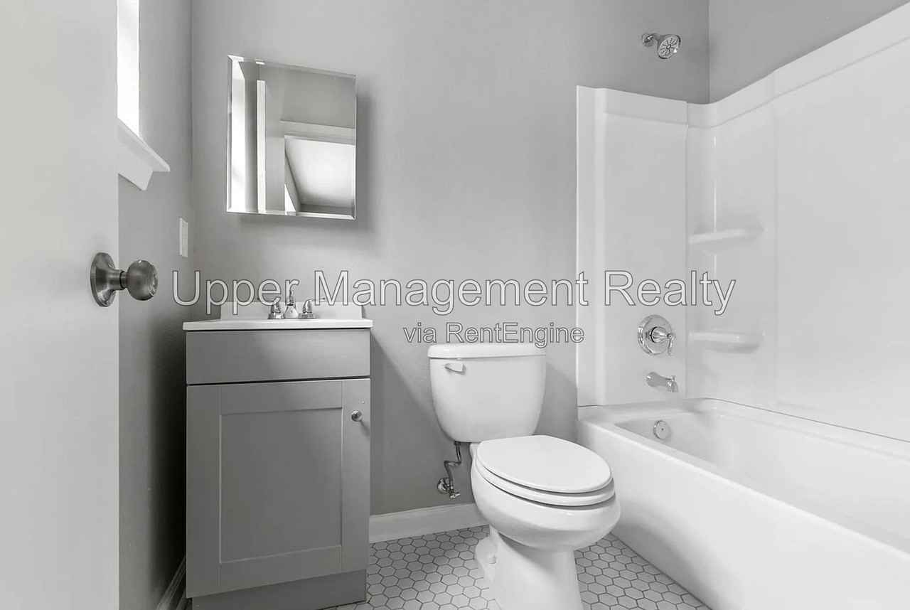 1711 Saint Andrew St #1711-1A - Photo 5 of 10