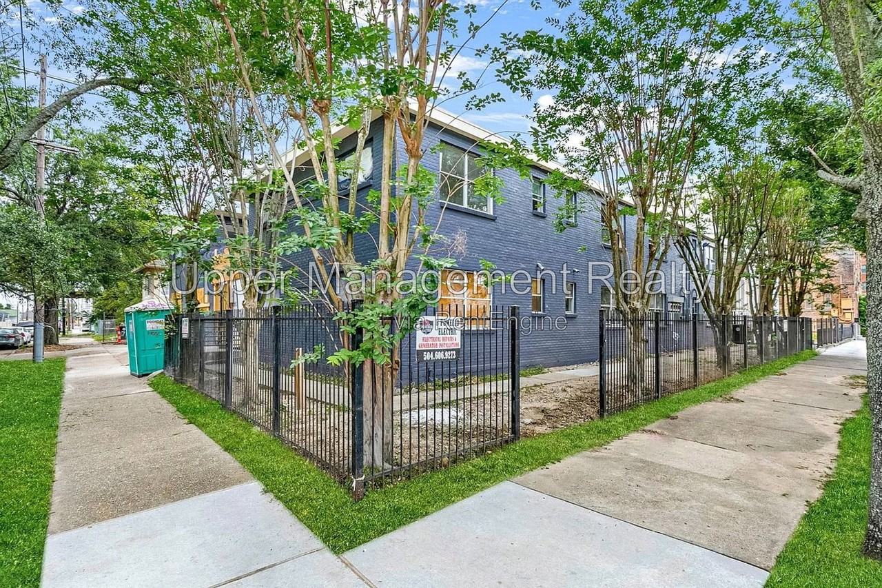 1711 Saint Andrew St #1711-1A - Photo 7 of 10