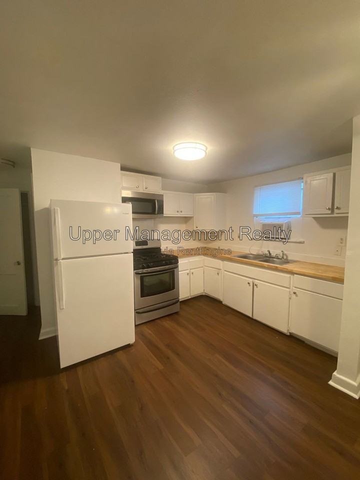 2809 1st St #C - Photo 2 of 7