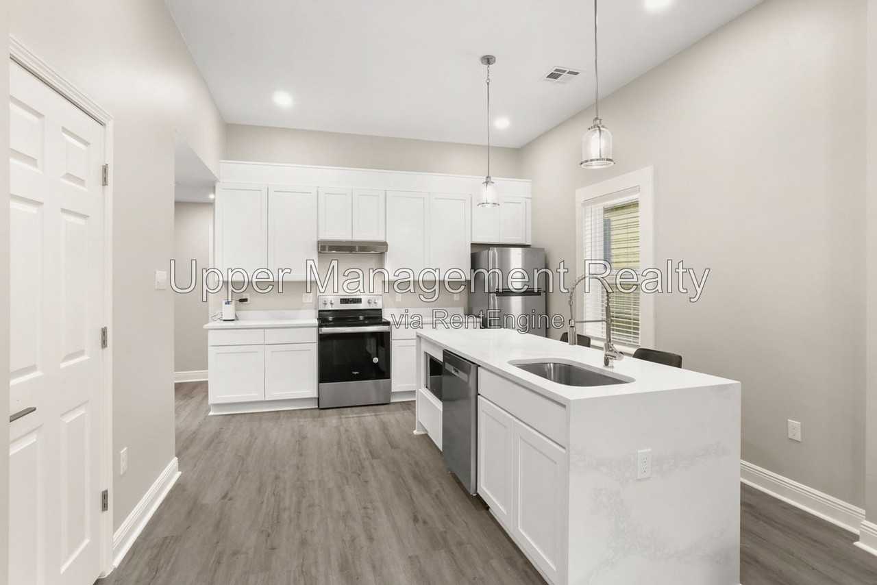 837 Cherokee St #837 - Photo 3 of 12