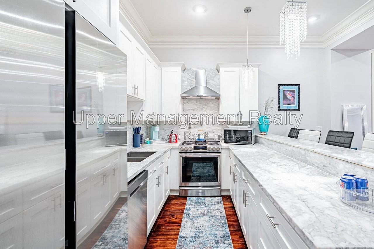 1201 Baronne St #1 - Photo 3 of 14