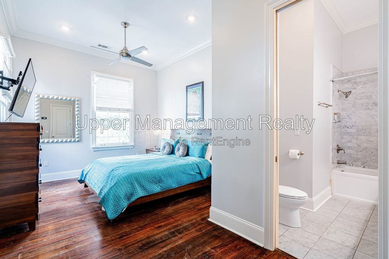 1201 Baronne St #1 - Photo 6 of 14