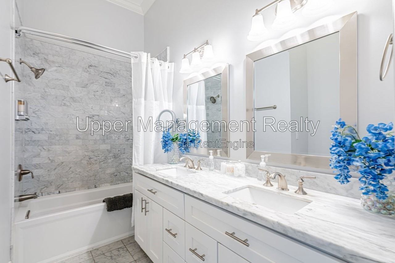 1201 Baronne St #1 - Photo 7 of 14