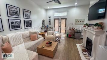 featured image of 7712 Hampson St #638