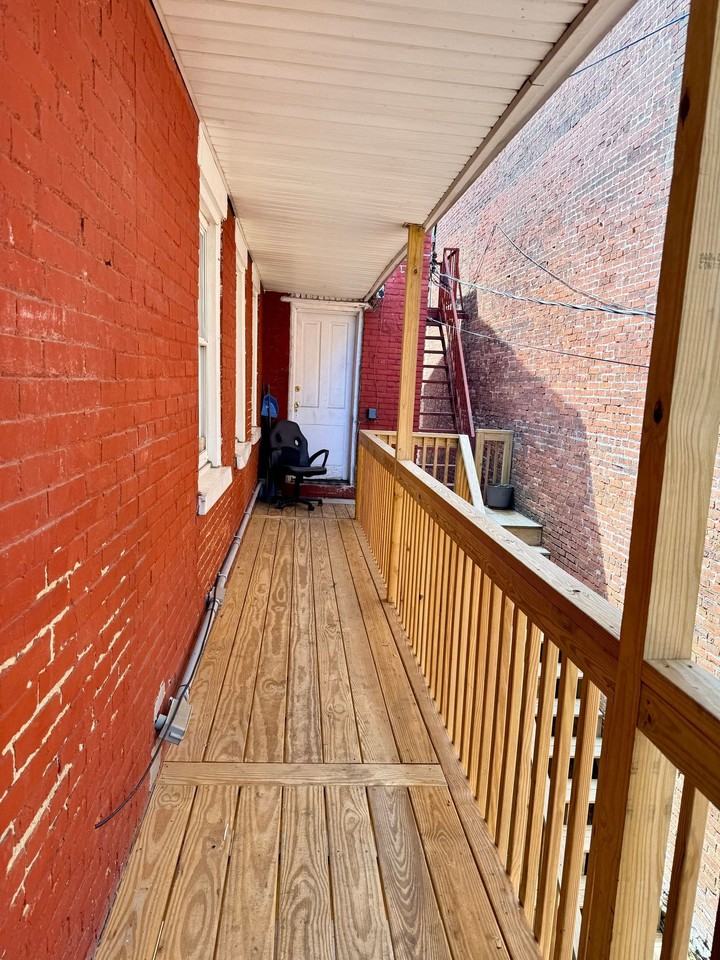 215 W Vine St #2 - Photo 5 of 8