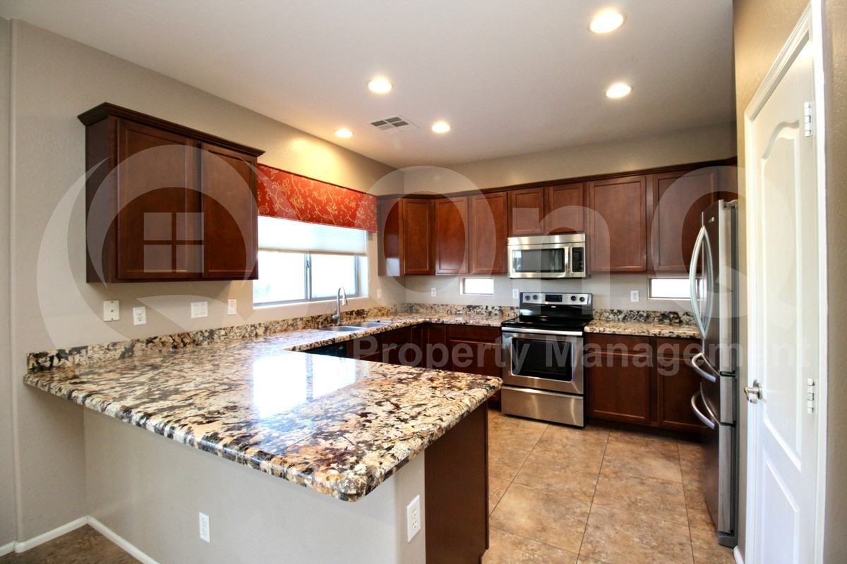 11434 E Cliffrose Ln - Photo 4 of 50