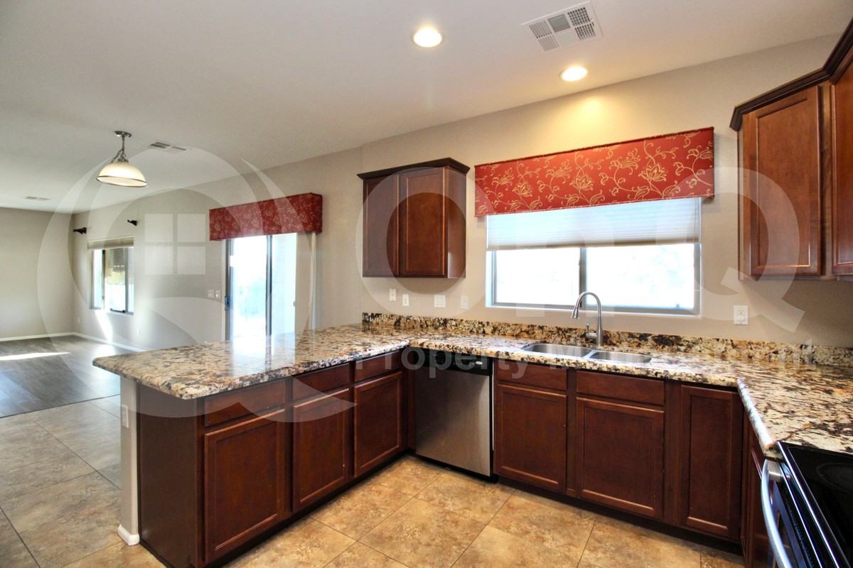 11434 E Cliffrose Ln - Photo 5 of 50