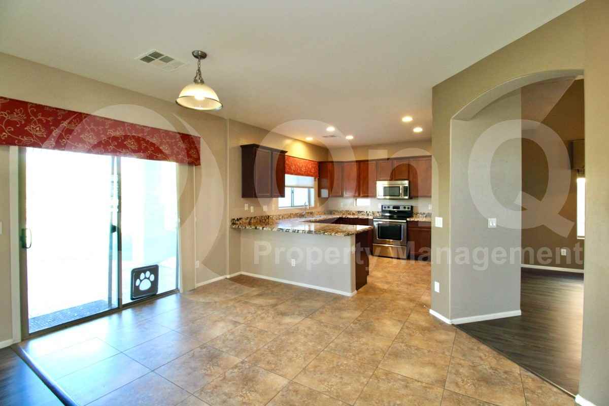 11434 E Cliffrose Ln - Photo 7 of 50