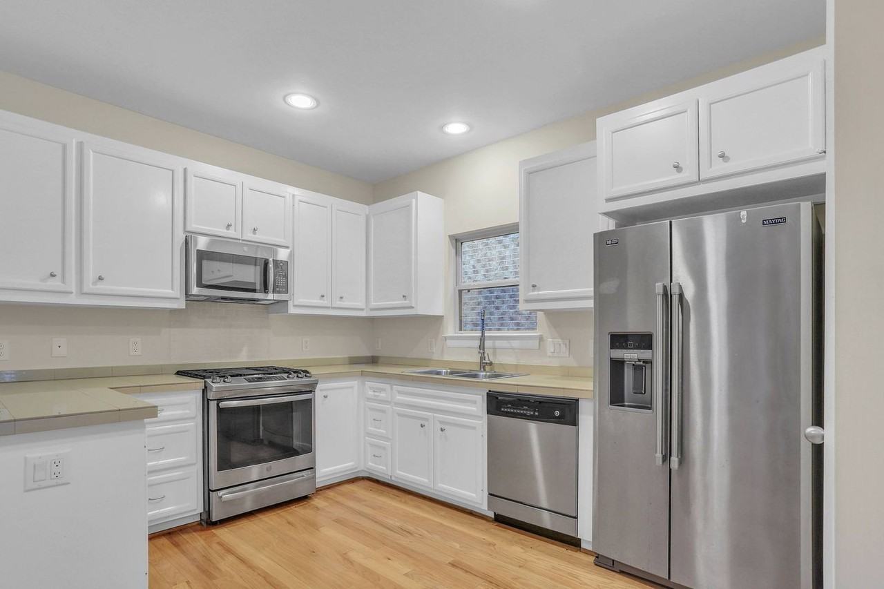 919 E 36th St - Photo 5 of 21