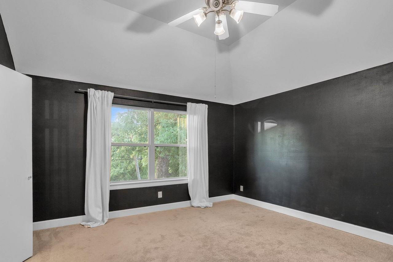 919 E 36th St - Photo 6 of 21
