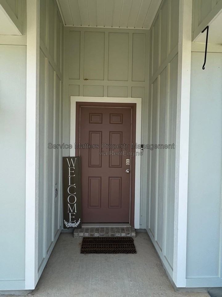 5781 Danbury Blvd - Photo 3 of 38