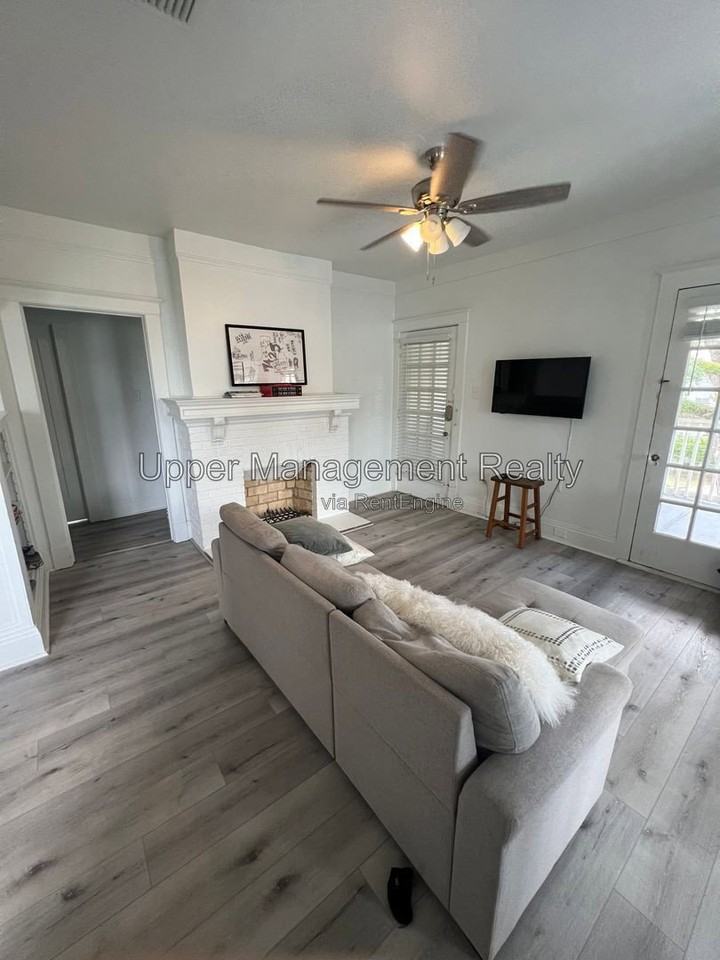 7429 Hampson St #7425-3rdFL - Photo 4 of 16